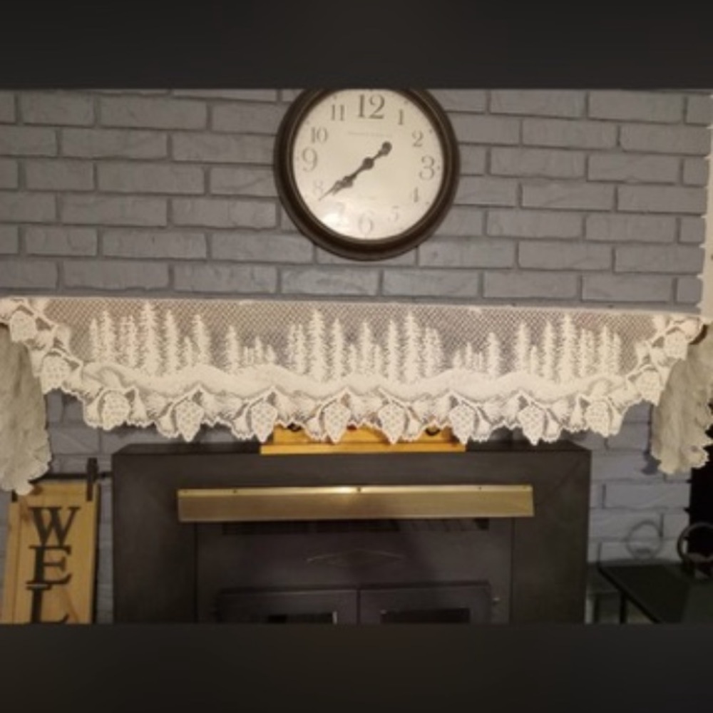 Elegant Lace Fireplace Mantel Scarf